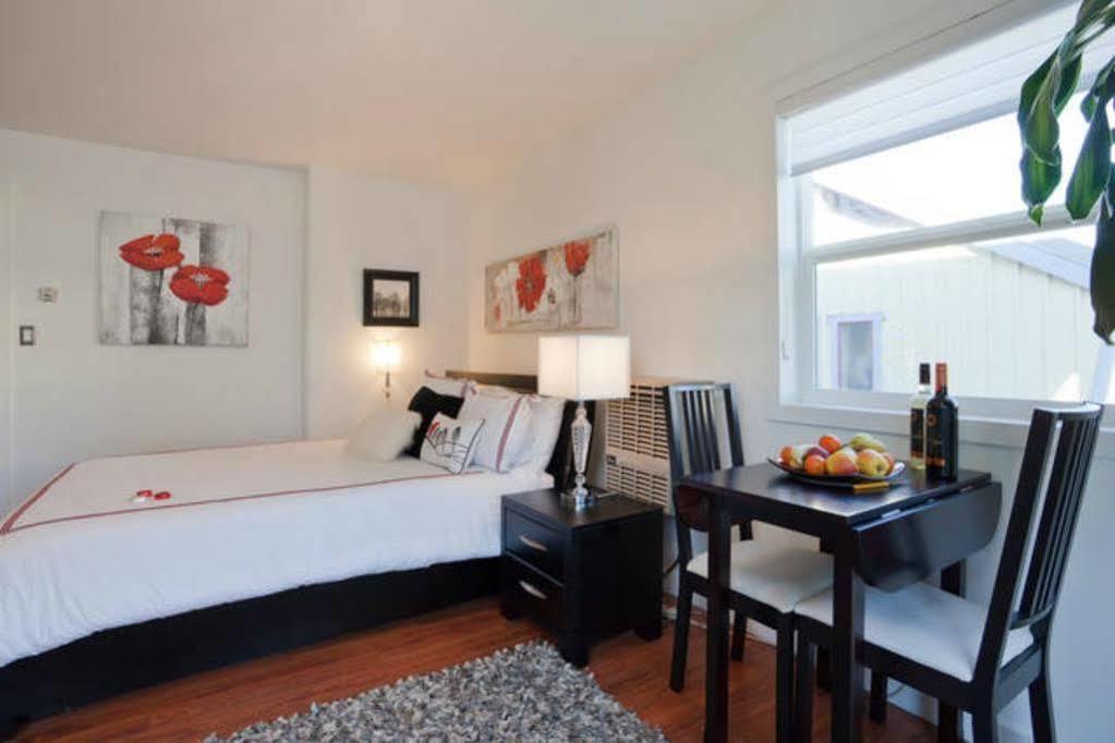 Fisherman'S Wharf Bed & Breakfast Виктория Екстериор снимка