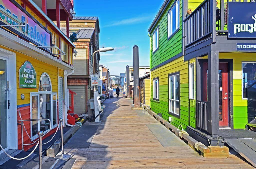 Fisherman'S Wharf Bed & Breakfast Виктория Екстериор снимка
